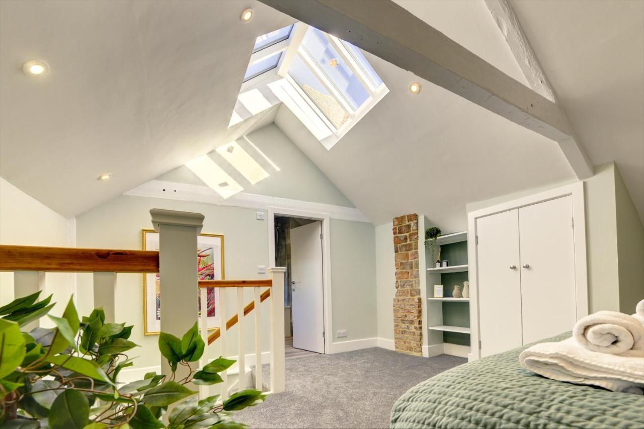 The Nook - A Modern 2 Bedroom Loft With Parking Рипон Экстерьер фото